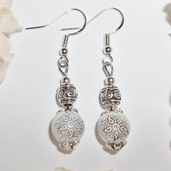 White Dangle Earrings NWT Beaded Dangle Drop Set Pair Jewelry Gift Girl 3994 - Picture 1 of 5